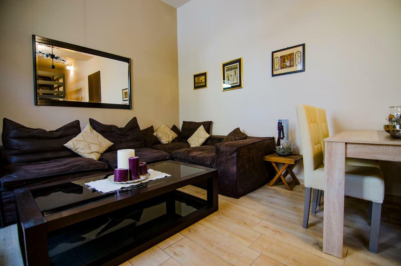 Gonis Suites 팔라이오코라 외부 사진